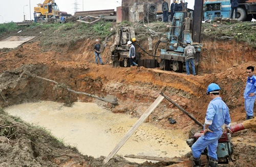 Đường ống nước sạch sông Đà: Vỡ 6 lần, chưa biết vì sao?