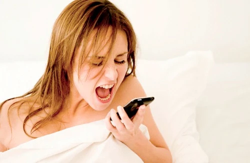 Hét vào điện thoại để... sạc pin