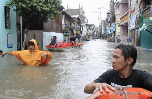 Manila tê liệt vì nước lụt