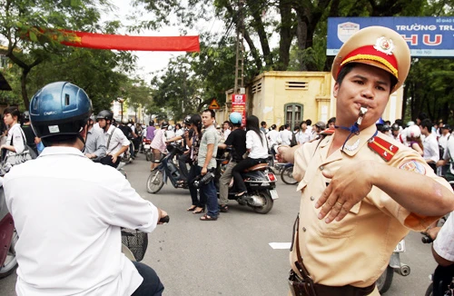 “Không để thí sinh muộn giờ thi vì tắc đường”