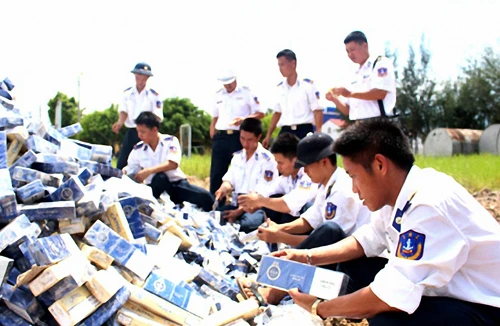 Xử lý nghiêm minh cán bộ bao che buôn lậu