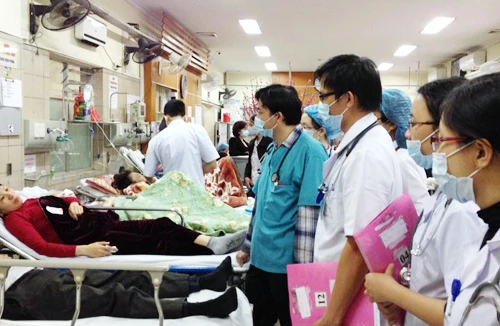 Ồ ạt nhập viện do ăn uống mất kiểm soát