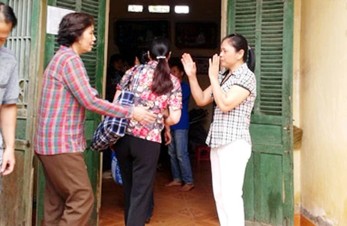 Câu trả lời giật mình của “thần y” chữa bệnh bằng sờ