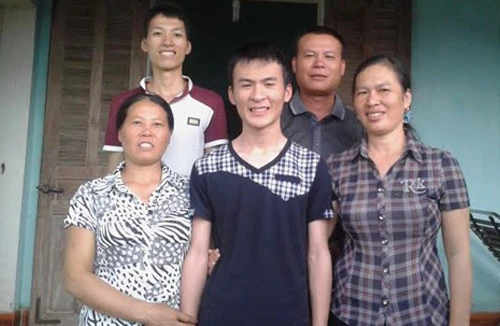 Thủ khoa… chân đất với giấc mơ cứu người