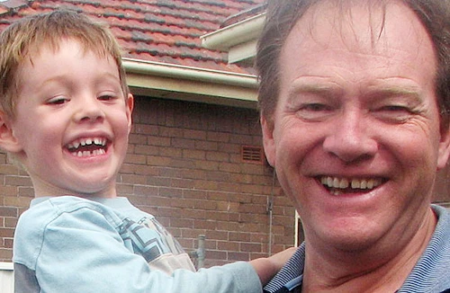 Chuyện xúc động về người cha 3 năm ròng đạp xe tìm con bị bắt cóc