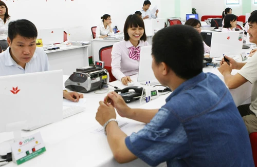 Lãi suất giảm, người gửi tiền mất vui