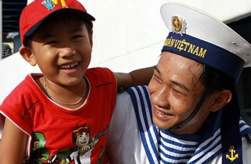 Chúc các chú có đủ sức mạnh ngăn chặn mọi ý đồ xâm lấn lãnh thổ