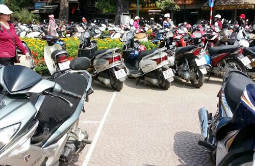 "Loạn" giá vé gửi xe ngày Tết