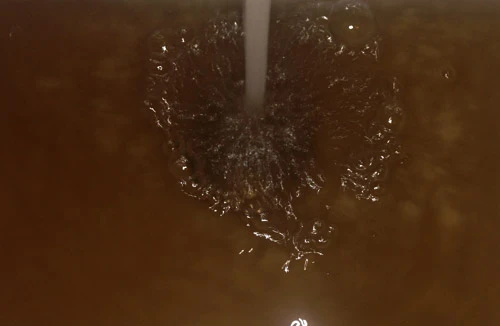 Nước sinh hoạt đen như nước cống