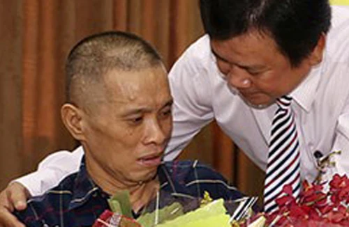 Trận đấu thắm đượm nghĩa tình