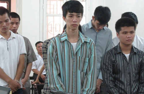 Dùng thẻ tín dụng giả mua vé máy bay