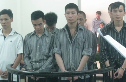 Đòi tiền thắng độ bằng “luật rừng”