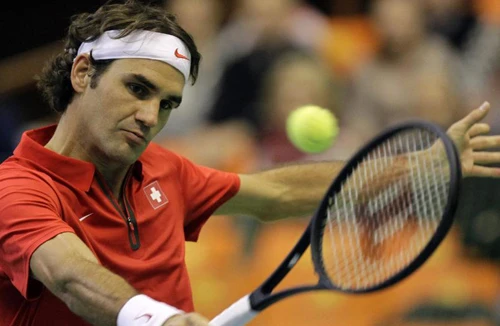 Federer khởi đầu thuận lợi