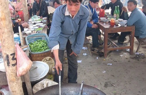 Thơm nồng thắng cố, rượu ngô Bản Phố