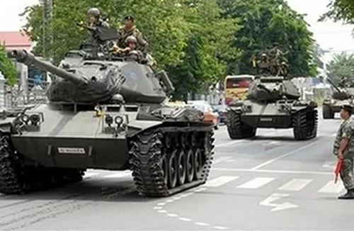 Quân đội Thái Lan đưa xe tăng vào Bangkok