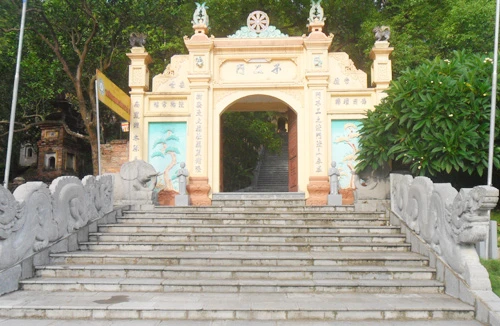 Đầu năm nói chuyện đi chùa và những ngôi chùa không có hòm công đức