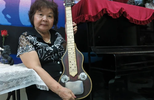 Thu về nhớ tiếng Hạ Uy Cầm