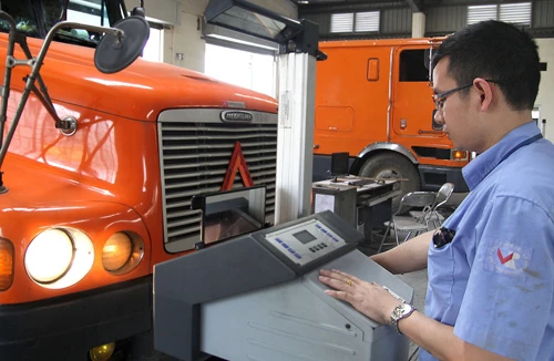 Xe bẹp đầu đăng kiểm vẫn cho qua