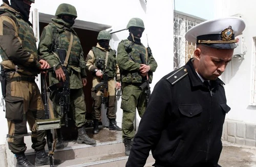 Căn cứ hải quân Ukraine tại Crimea bị chiếm giữ