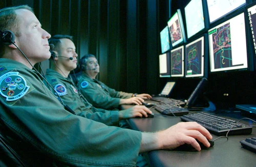 Chạy đua vũ trang trên mạng