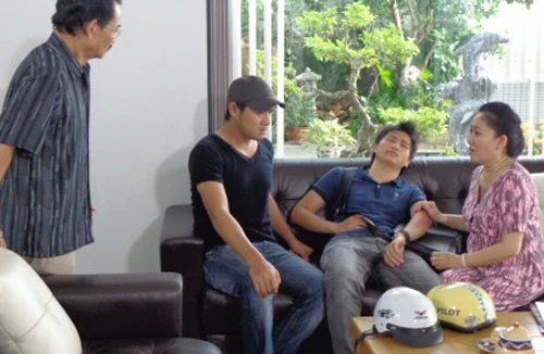 Diễn viên Minh Luân: Bầm giập vì ăn đòn của... bạn diễn