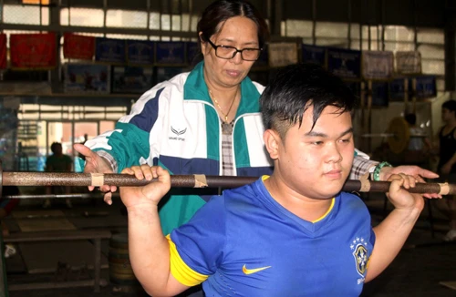 “Mama tổng quản” của cử tạ Việt Nam