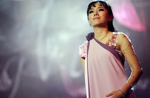 Nhà thơ Vi Thùy Linh: “Lần điên cuối cùng của tôi”