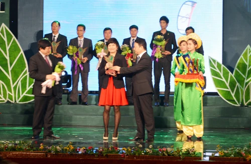 Trao danh hiệu “Doanh nghiệp Kinh tế xanh 2013”