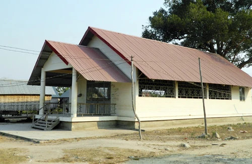 Hy hữu chuyện người chồng phạt vạ Phó Công an xã 4 con bò vì dám cạo gió cứu vợ mình