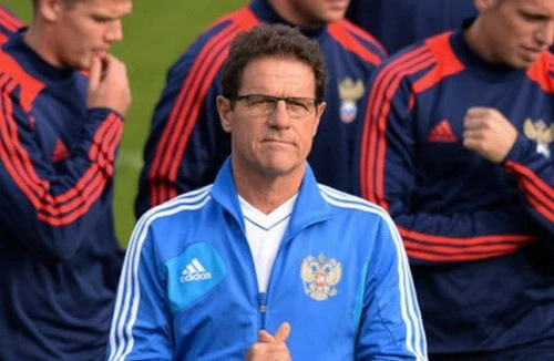 ĐT Nga bị CĐV phản đối bằng… bao cao su