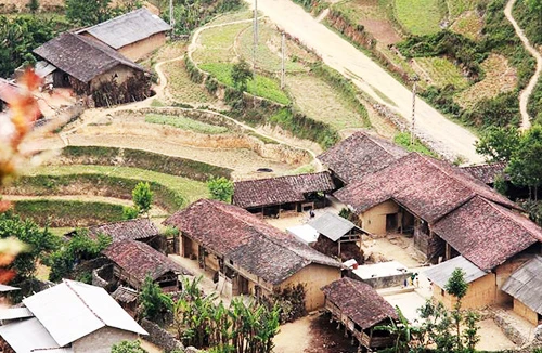 Chuyện người Lô Lô giúp vua giữ nước