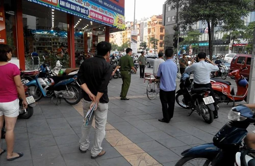 Một người đàn ông bị đâm trọng thương trên đường