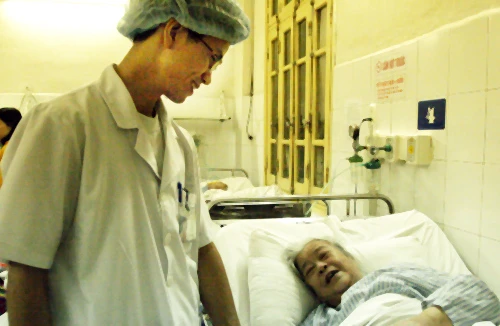 “Nụ cười bệnh nhân, niềm vui người thầy thuốc”