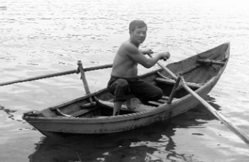 Thợ lặn một chân được mệnh danh là "vua đầm thủy triều"