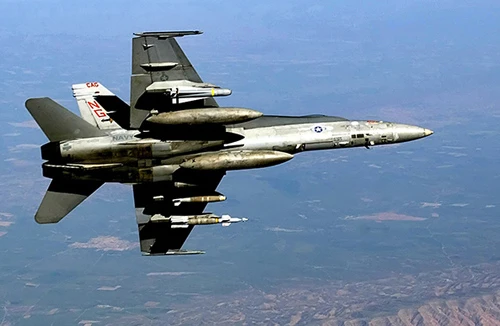 Lần đầu Mỹ không kích phiến quân IS gần Baghdad