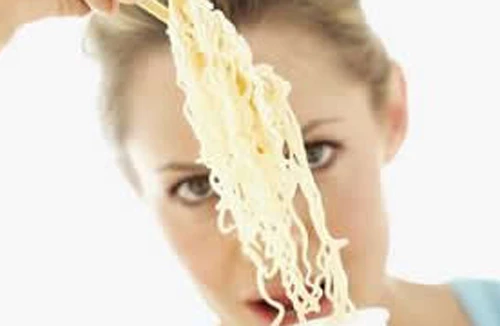 Lạm dụng mỳ ăn liền là nguy hiểm cho sức khỏe