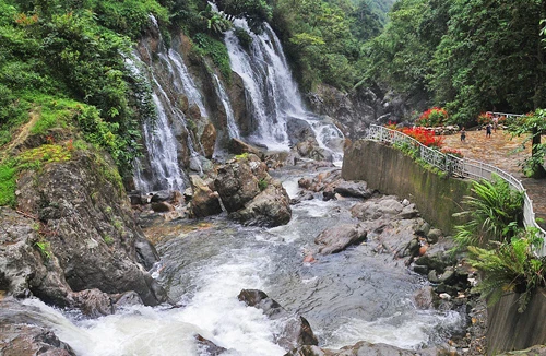 Thác Tiên trong sương