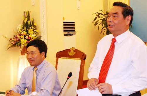 Tập trung cao độ các biện pháp đấu tranh ngoại giao