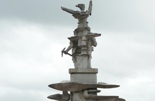 Xác lập kỷ lục nhà điêu khắc có nhiều tượng đài chiến tranh nhất