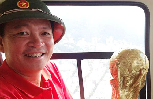 CĐV Việt Nam chơi trội, thuê trực thăng xem World Cup từ trên cao