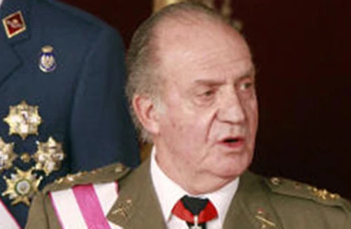 Nhà vua Tây Ban Nha thoái vị vì bê bối hoàng gia