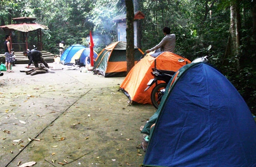 Khám phá đêm trong động Người Xưa