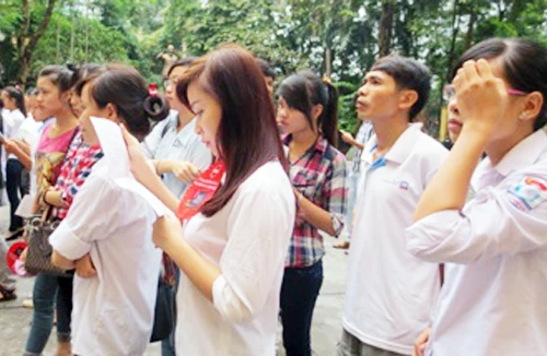 Quan tâm quá, hóa... áp lực