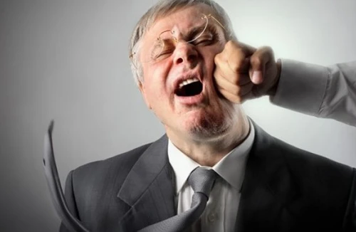 Đấm người lạ bất tỉnh, quay clip để khoe - Một trào lưu bạo lực, bệnh hoạn