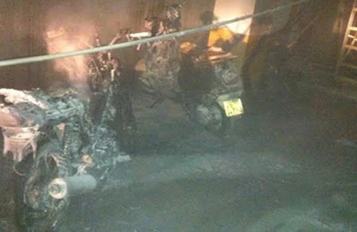 Nổ trạm biến áp ở Hà Đông, nhiều người kẹt trong thang máy