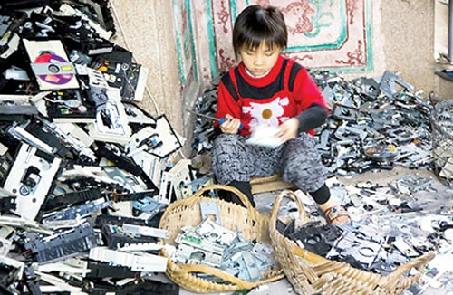 “Ngụp lặn” trong rác công nghệ 