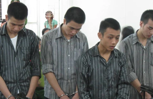 Gã trông xe côn đồ