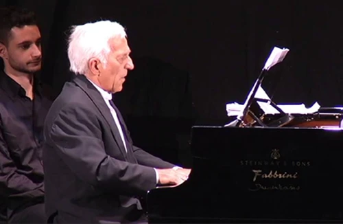 Cặp song tấu dương cầm vĩ đại đến Hà Nội