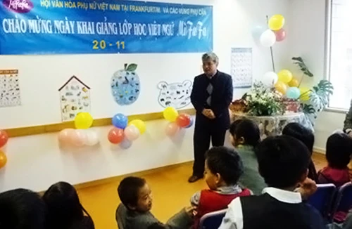 Giữ gốc cho người Việt ở nước ngoài