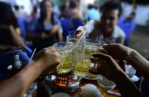 Bộ Y tế lý giải vì sao cấm bán rượu, bia sau 22 giờ